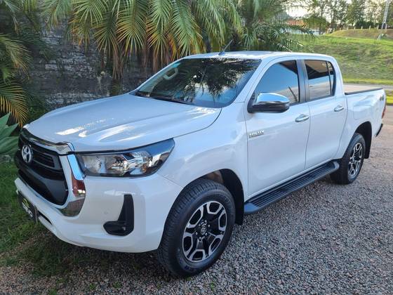 TOYOTA HILUX 2.8 D-4D TURBO DIESEL CD SRV 4X4 AUTOMÁTICO